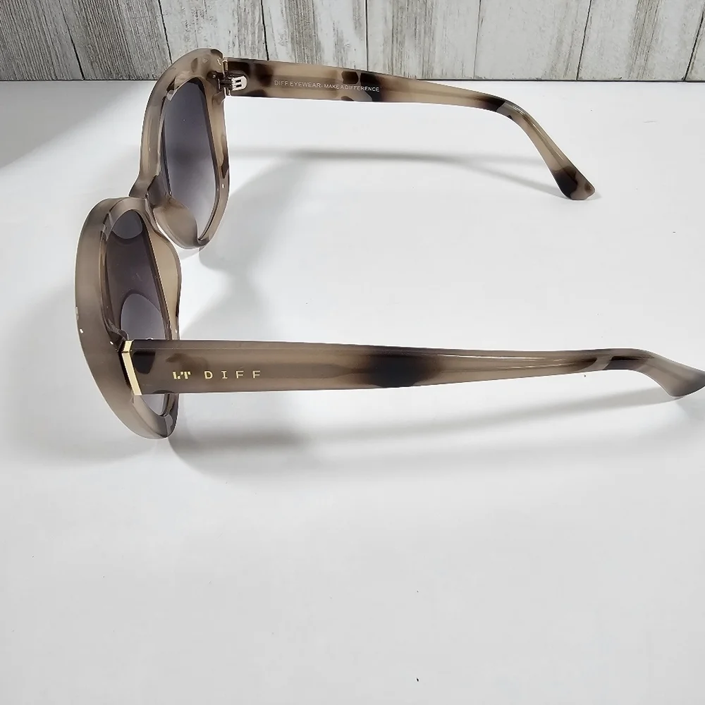 DIFF Designer Eyewear NEW 100% UVA/UVB Protection